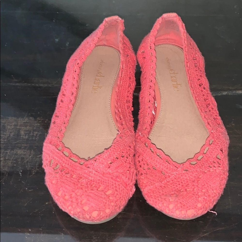 🛍 4/$20 🛍 Crocheted Coral Women’s Flats
